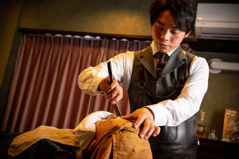BARBER LUANESシェービング風景