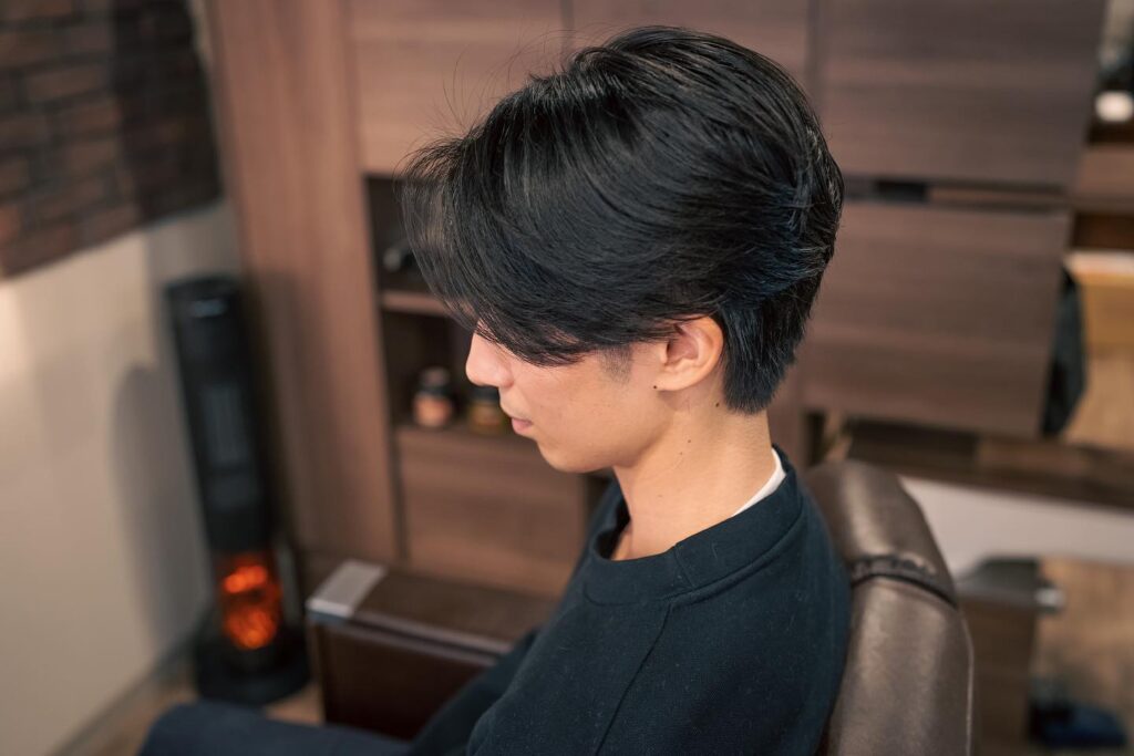 センターパート×ショート|ビジネスマンに人気のスタイリッシュな髪型