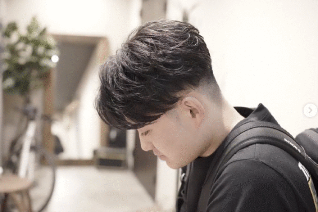 センターパート×シャドウパーマカット画像