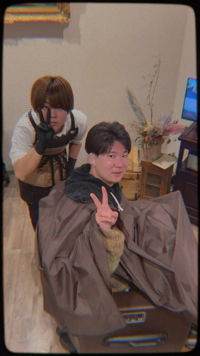 人生初パーマ♕♛
✃-✁-✃-✁✃-✁-✃-✁✃-✁-✃-✁
保存等してカウンセリングにご活用下さい！
✃-✁-✃-✁✃-✁-✃-✁✃-✁-✃-✁
💇‍♂️スタンダードコース70分￥7,000💇‍♂️
《カット+シェービング+眉カット+頭皮クレンジング+肩マッサージ》

🧑‍🦱通常パーマコース120分￥12,100🧑‍🦱
《カット+シェービング+眉カット+パーマ+肩マッサージ》

👨‍🦱ツイスト波巻きコース120分￥13,860👨‍🦱
《カット+シェービング+眉カット+パーマ+肩マッサージ》

💆‍♂️リラックスコース90分￥9,800💆‍♂️
《カット+ミストシェービング+眉カット+頭皮クレンジング+炭酸シャワー+ヘッドスパ+肩マッサージ》

🤴プレミアムコース130分￥13,860🤴
《カット+ミストシェービング+エステ、皮脂吸引+眉カット+頭皮ミストクレンジング+炭酸シャワースパ+ヘッドスパ+爪磨き+肩マッサージ
✃-✃-✁-✃-✁✃-✁-✃-✁✃-✁-✃-✁
保存等してカウンセリングにご活用下さい！
✃-✁-✃-✁✃-✁-✃-✁✃-✁-✃-✁
～ご予約はDMから～
✃-✁-✃-✁✃-✁-✃-✁✃-✁-✃-✁
《店舗情報》
【住所】 札幌市中央区南3条西2丁目15-1  N・Vicolo ビル　B1 B室
【営業時間】
10時～19時
【access】 ◆すすきの駅 札幌市営南北線 / すすきの駅 徒歩4分 ◆大通り駅 札幌市営東西線 / 大通駅 徒歩5分 ※狸小路2丁目アーケード内、１階に入っているコメダ珈琲が目印です。 ◆キャッシュレス決済  ・クレジットカード 　 VISA / MASTER CARD / JCB / AMEX /  　 diners club / discover  ・PayPay決済可能 ◆WiFi環境あり
✃-✁-✃-✁✃-✁-✃-✁✃-✁-✃-✁